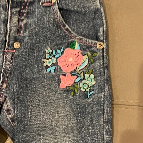 Jeans w flower embroidery. Boot cut - Picture 2 of 2